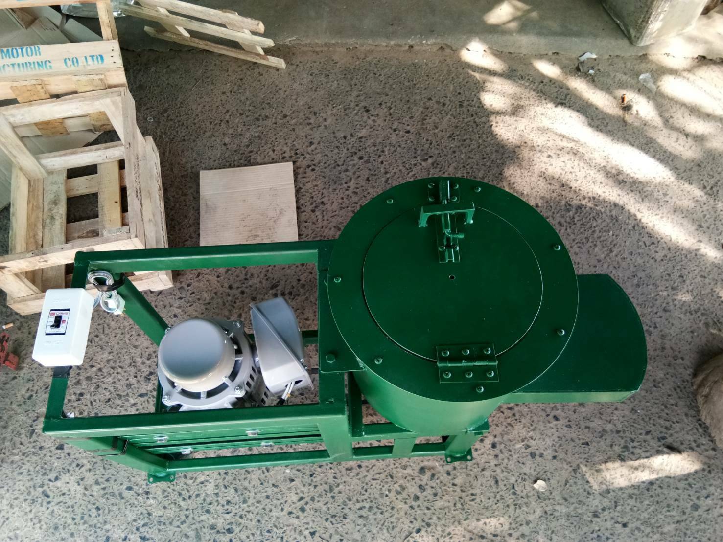 เครื่องย่อยใบไม้และวัชพืช