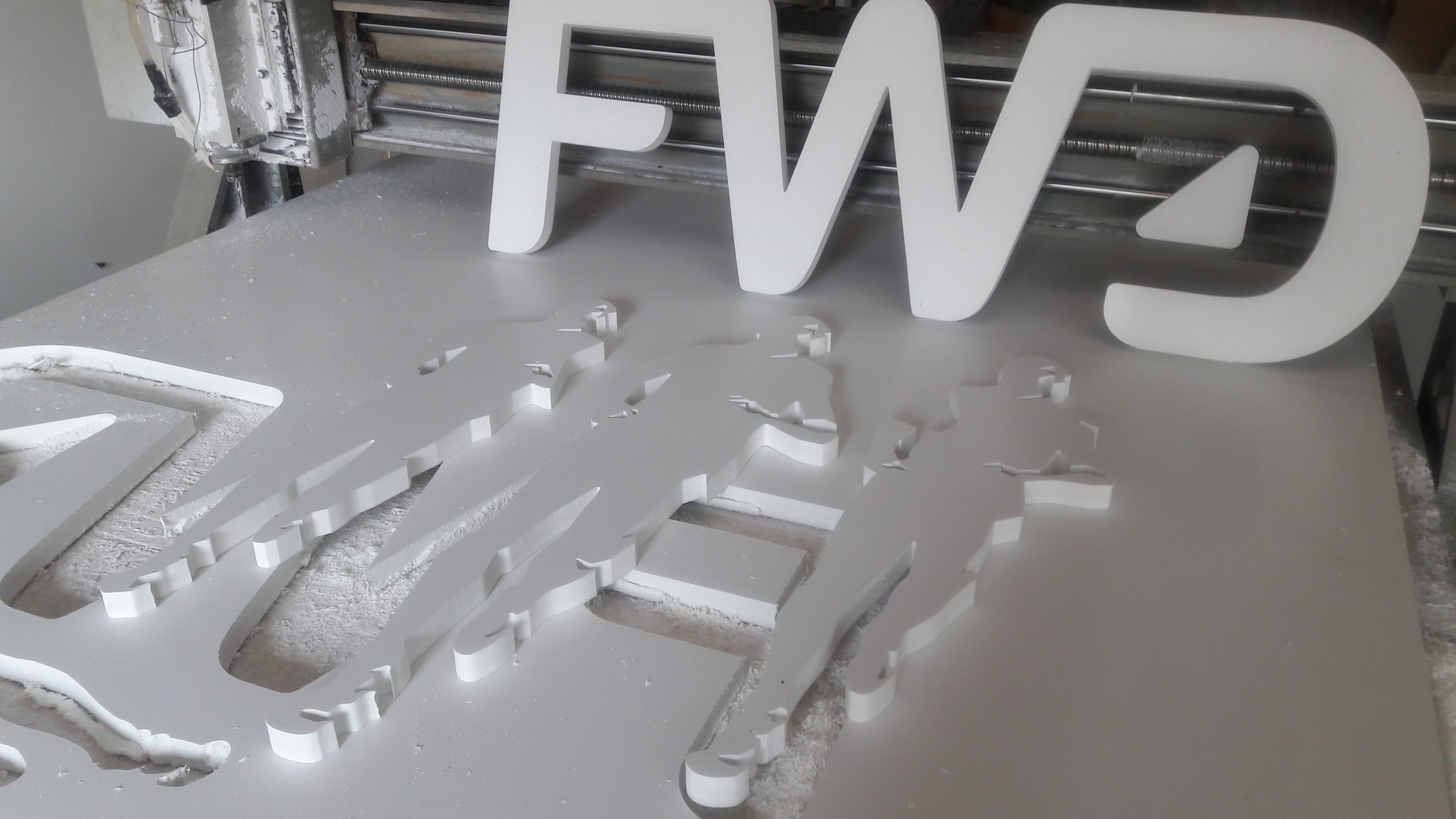 พลาสวูด 20 มม. Logo FWD เซาะ ขุด บ่ารับ วางไฟ ทำสี ติดอะคริลิค่ใส 15 มม. พร้อมติดตั้ง