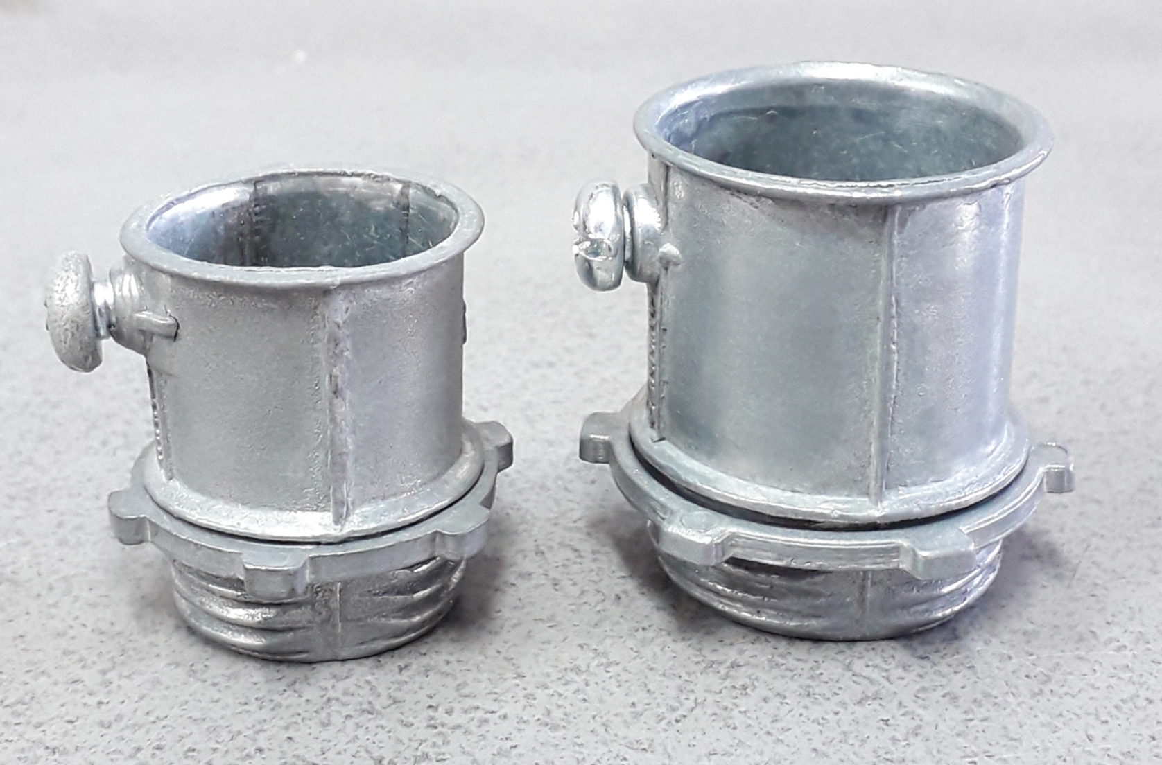 ข้อต่อเข้ากล่องท่อ EMT (คอนเน็ตเตอร์บาง EMT)