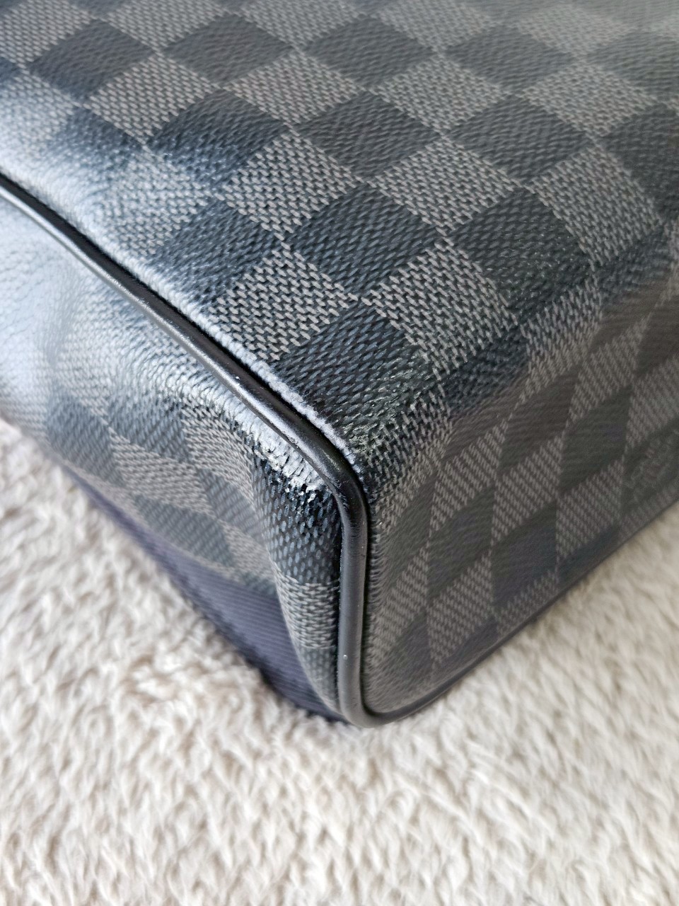 LV District Damier Graphite MM