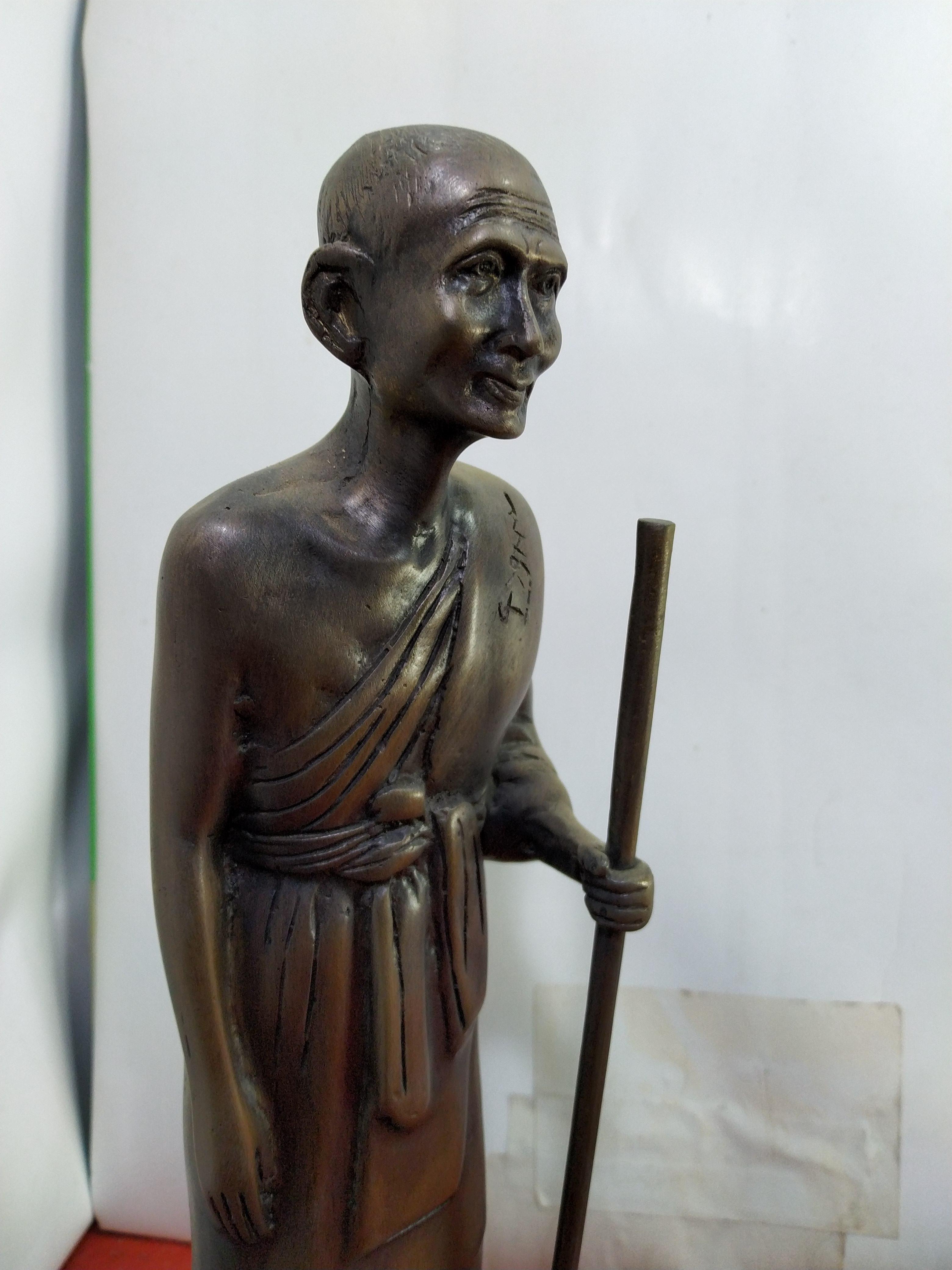 หลวงปู่ศุข เกสโร วัดปากคลองมะขามเฒ่า อ.วัดสิงห์ จ.ชัยนาท สูง 12 นิ้ว