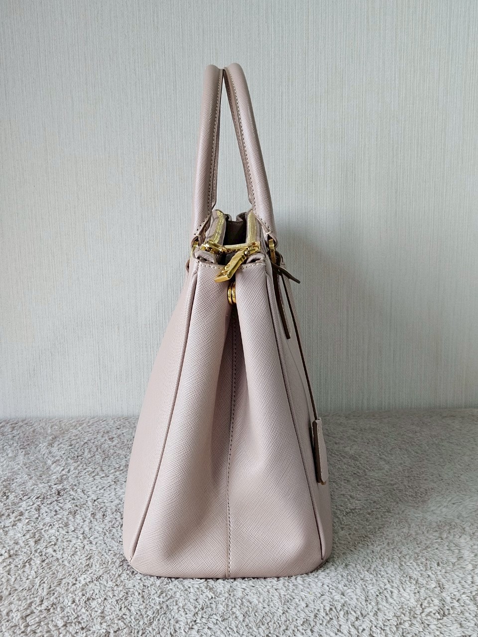 Prada Saffiano 35 Cameo