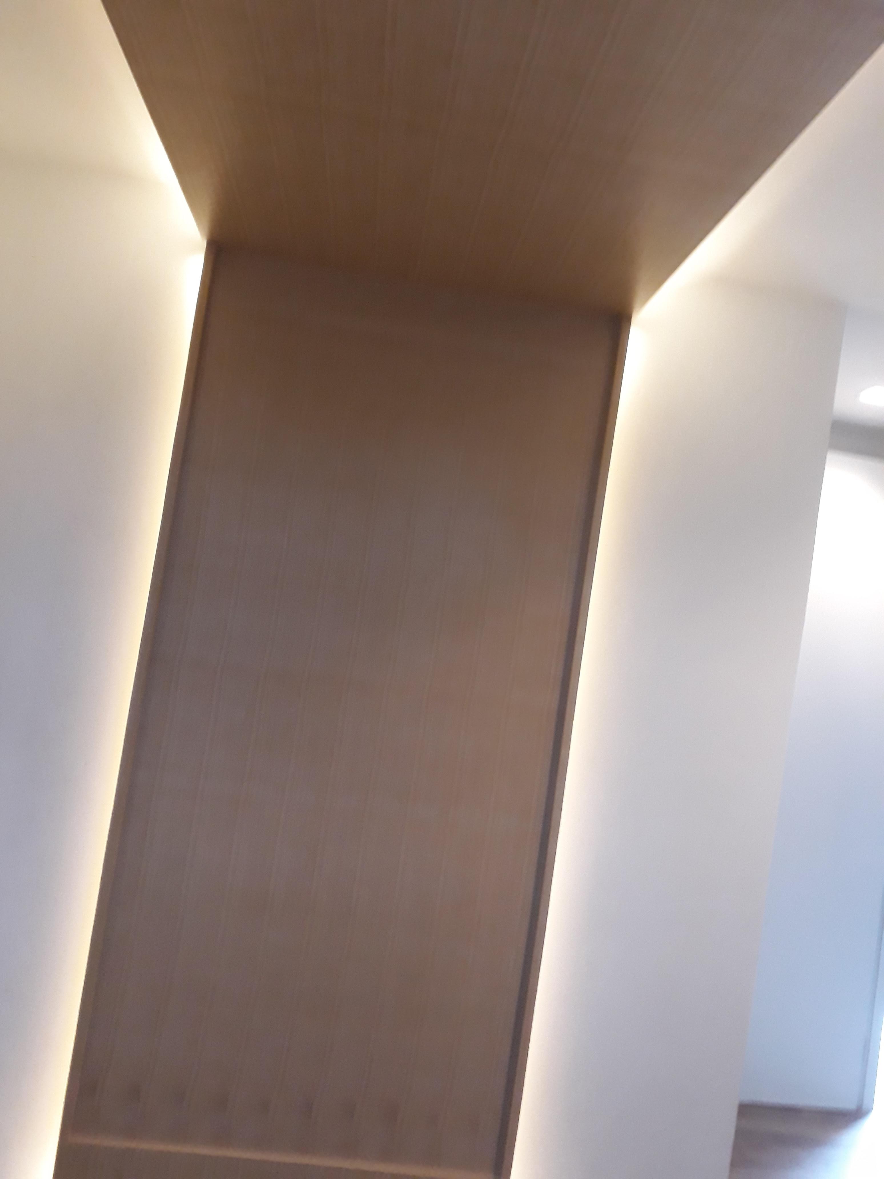 งานผลิตติดตั้ง MAYFAIR CLINIC ฉลุแผ่นไทเทเนี่ยมทองเงา 1 มม. ยึดแผ่นอะคลิลิค 3 มม. พร้อมติดตั้งราคาโรงงาน