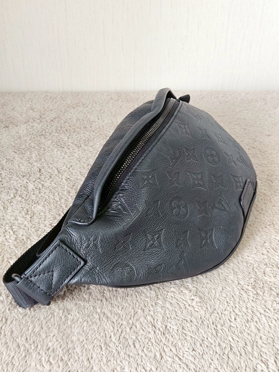 LV Discovery PM EMP Black Microchip