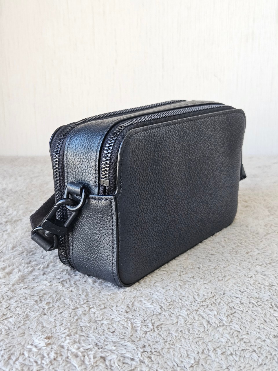 LV M59161 Alpha Wearable Wallet