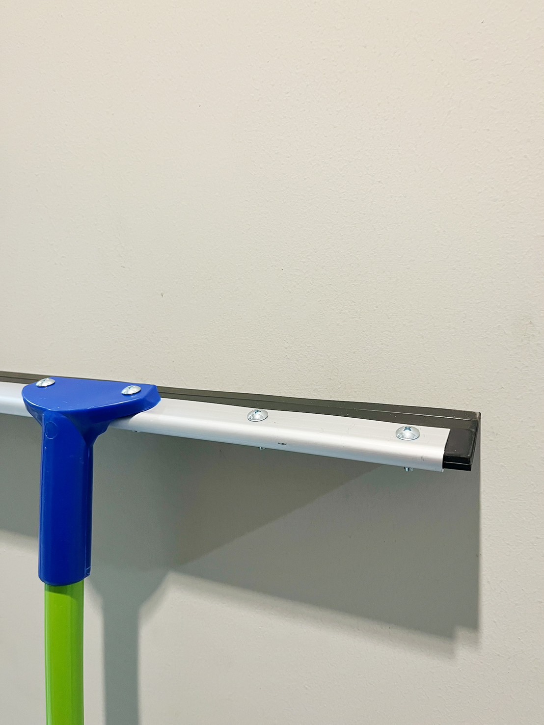 ไม้ปาดน้ำ (ยางรีดน้ำ) ด้ามเหล็กหุ้มพีวีซี 1.20ม.