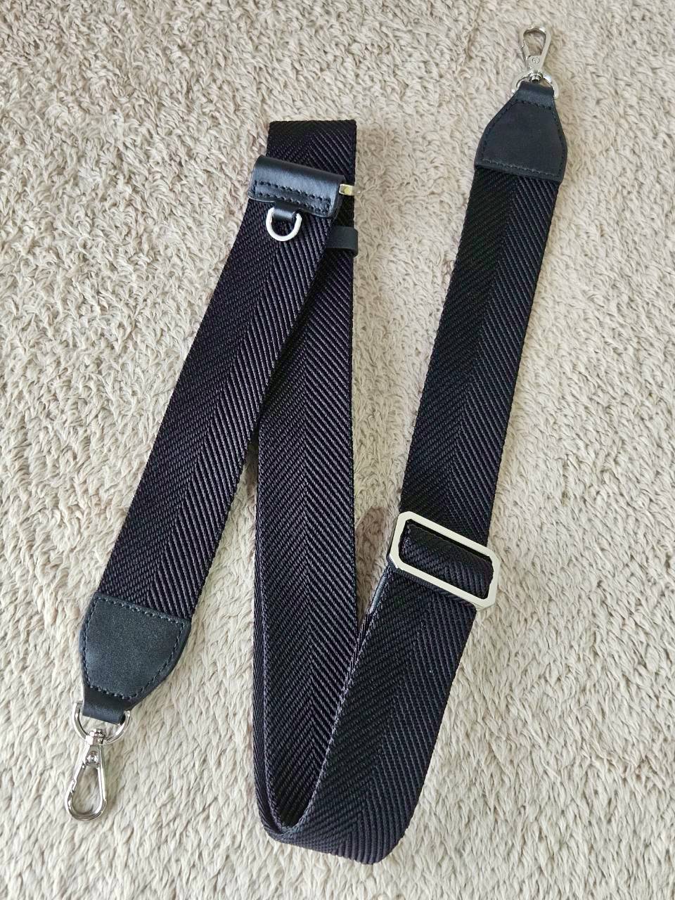 MCM Essential Pouch Orginal Black White