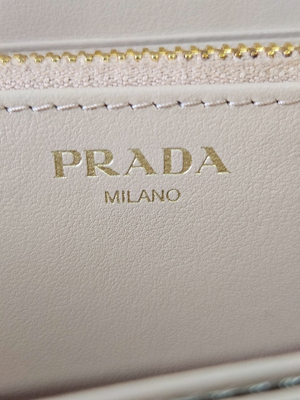 Prada 1ML506 Zippy สีนู๊ด