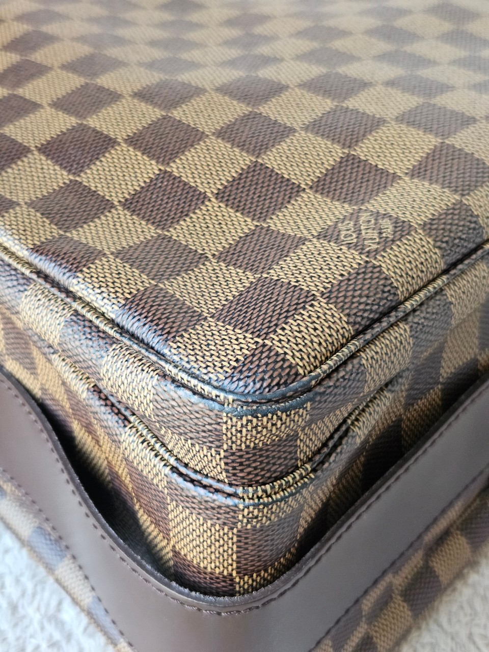 LV Naviglio Damier dc04