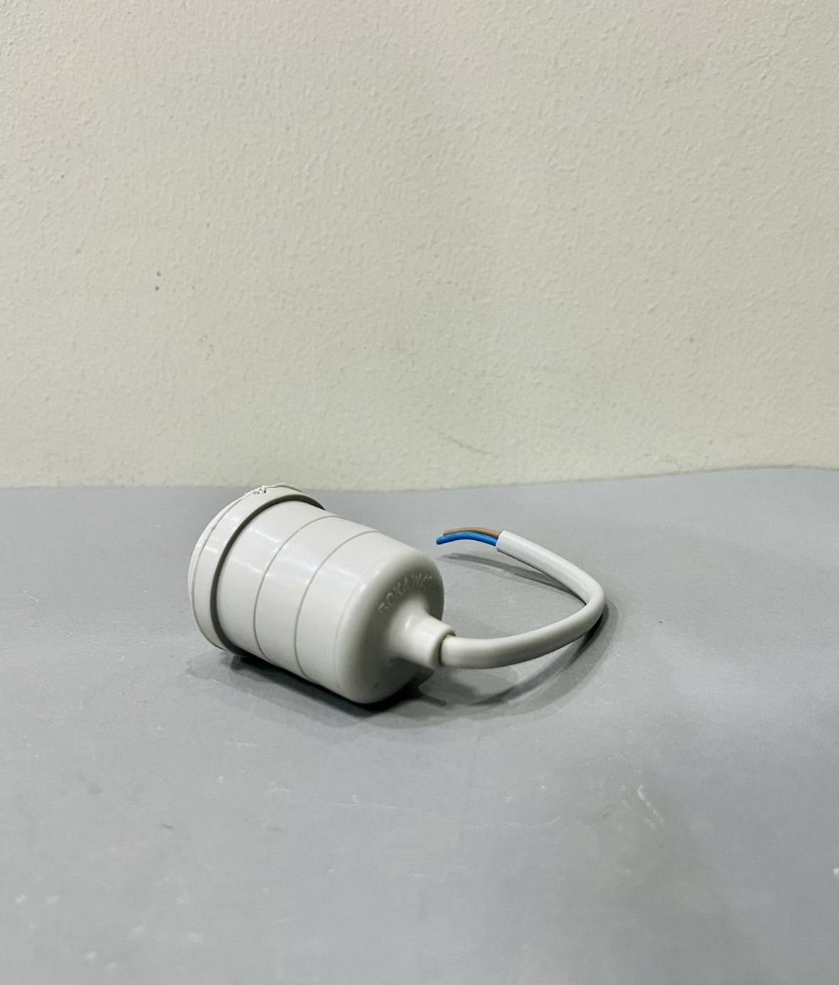 ขั้วห้อยเกลียวยางกันน้ำ E27 สีเทา