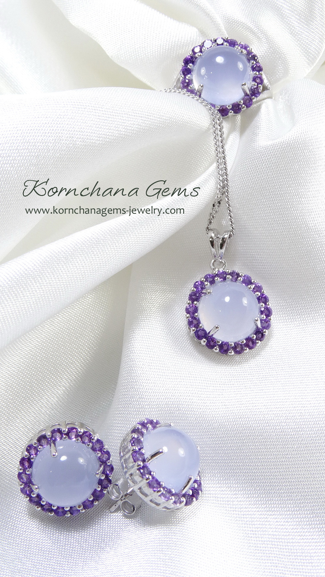 อัญมณีคนเกิดวันศุกร์ พลอยโมรา blue chalcedony พลอยสีฟ้าสวยหวาน ล้อมอเมทิสท์สีม่วงเข้ม ทั้งเซ็ทประกอบด้วยแหวน ต่างหู จี้พร้อมสร้อยคอเงินแท้