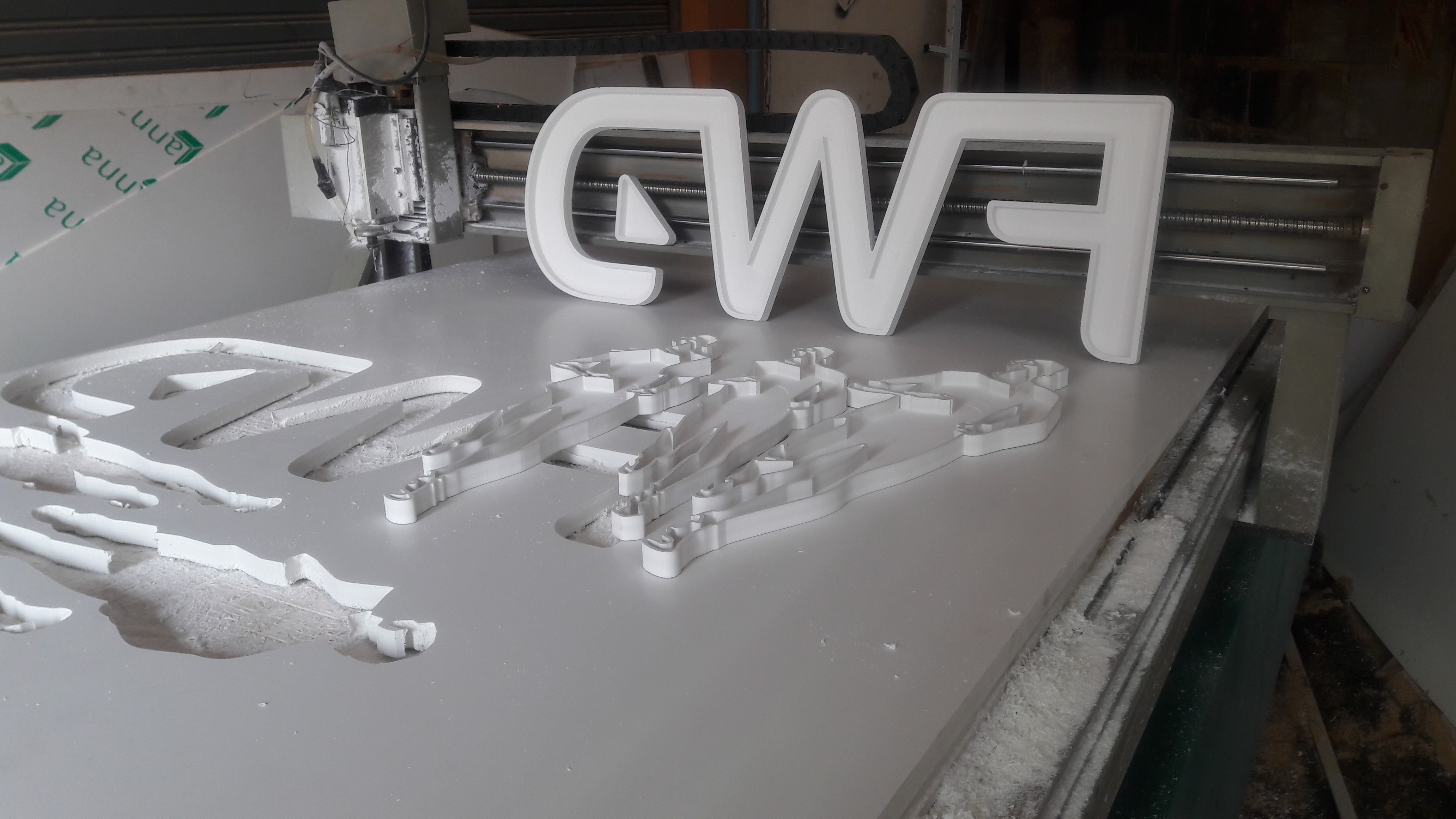 พลาสวูด 20 มม. Logo FWD เซาะ ขุด บ่ารับ วางไฟ ทำสี ติดอะคริลิค่ใส 15 มม. พร้อมติดตั้ง