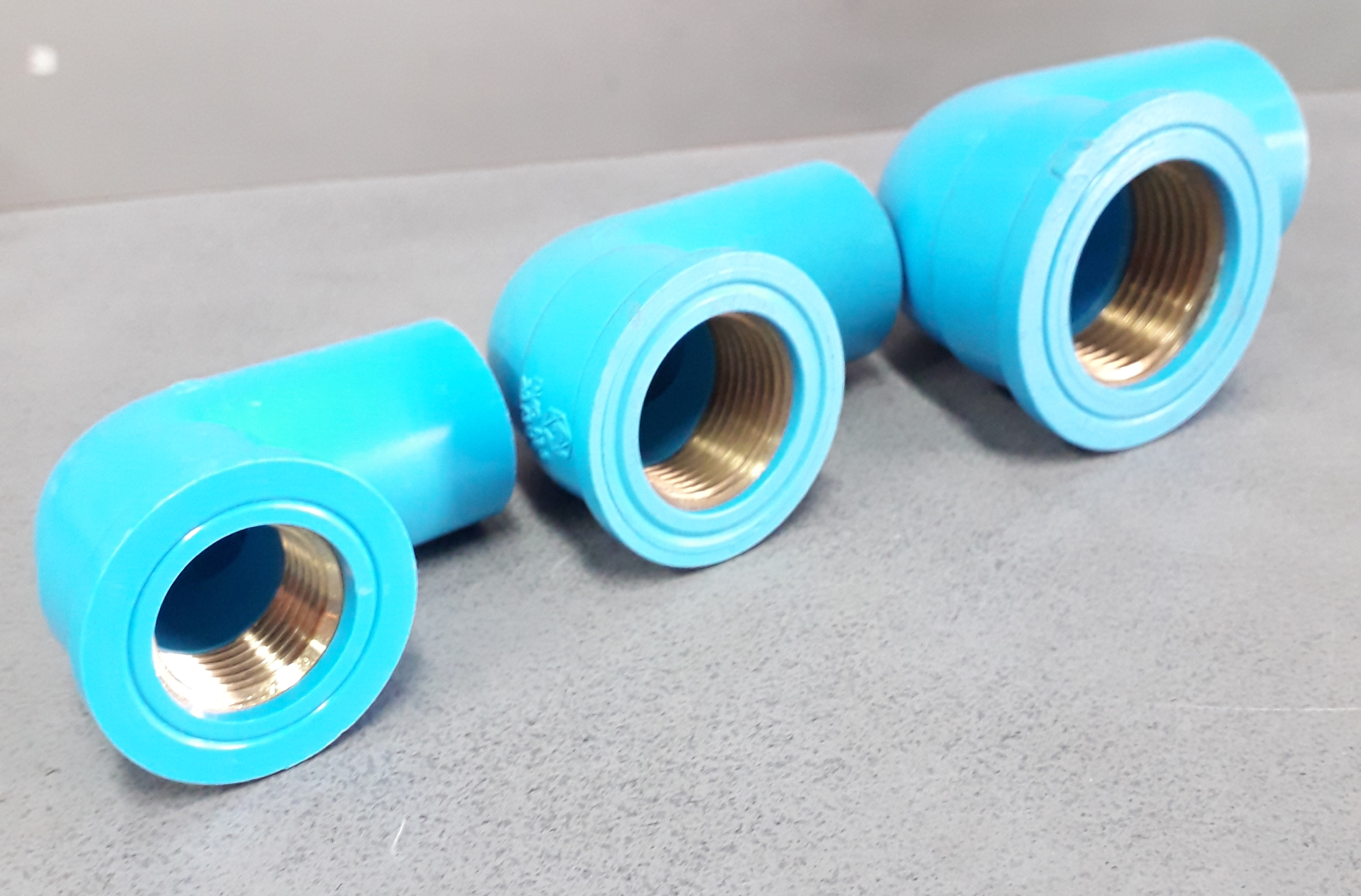 ข้องอ 90 พีวีซี เกลียวในทองเหลือง ตราช้าง