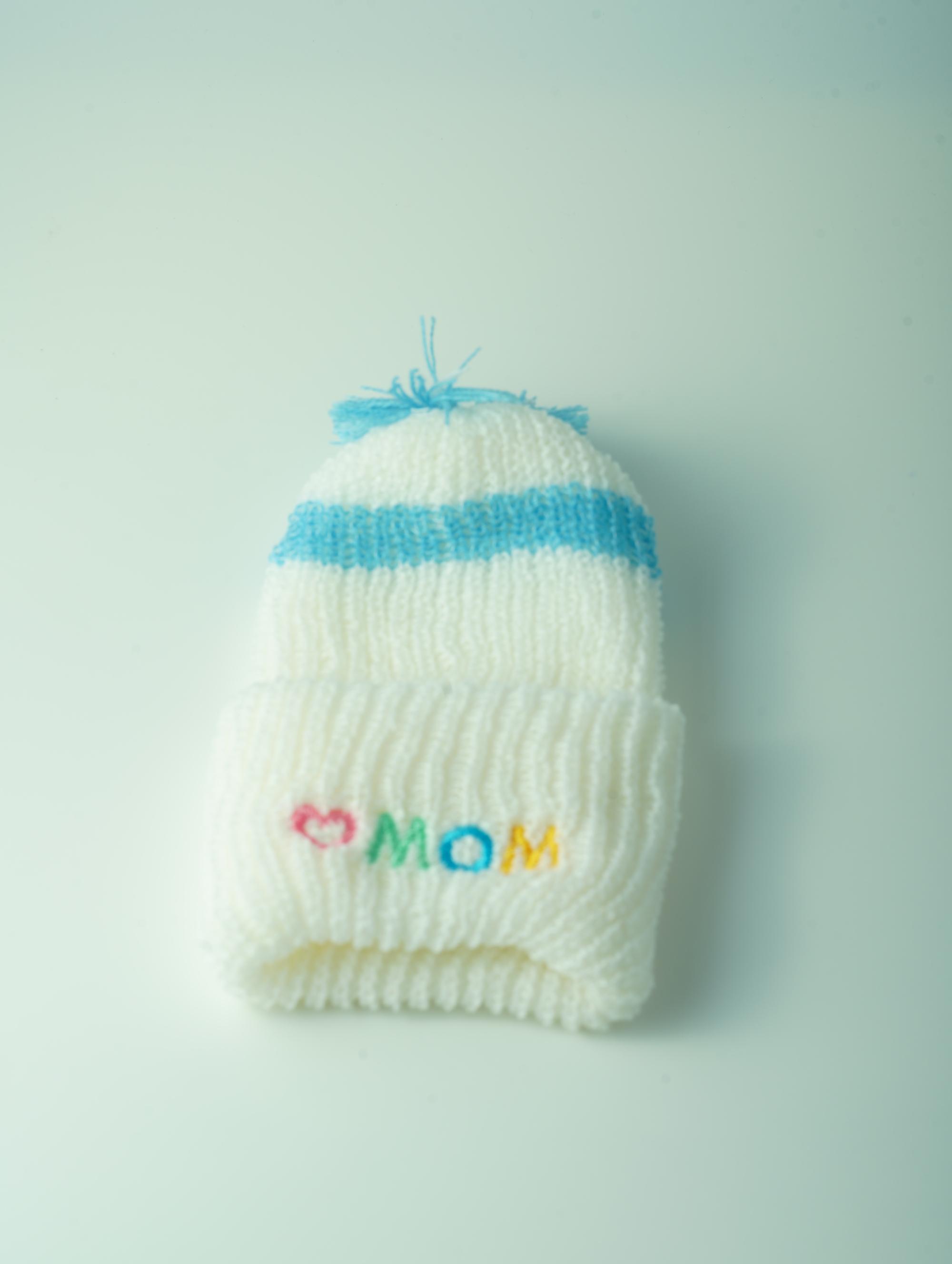 ขายส่ง หมวกไหมพรมเด็กแรกเกิด รุ่นขาวริ้ว-ปักMOM (ราคาต่อโหล) nongnini1988