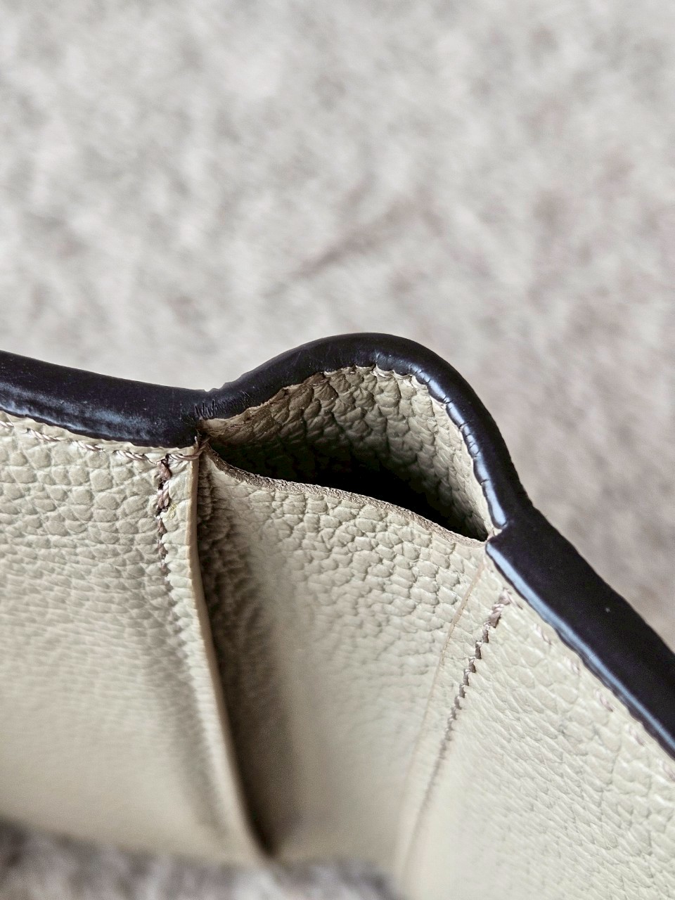 LV M81861 Victorine Mono emp Microchip