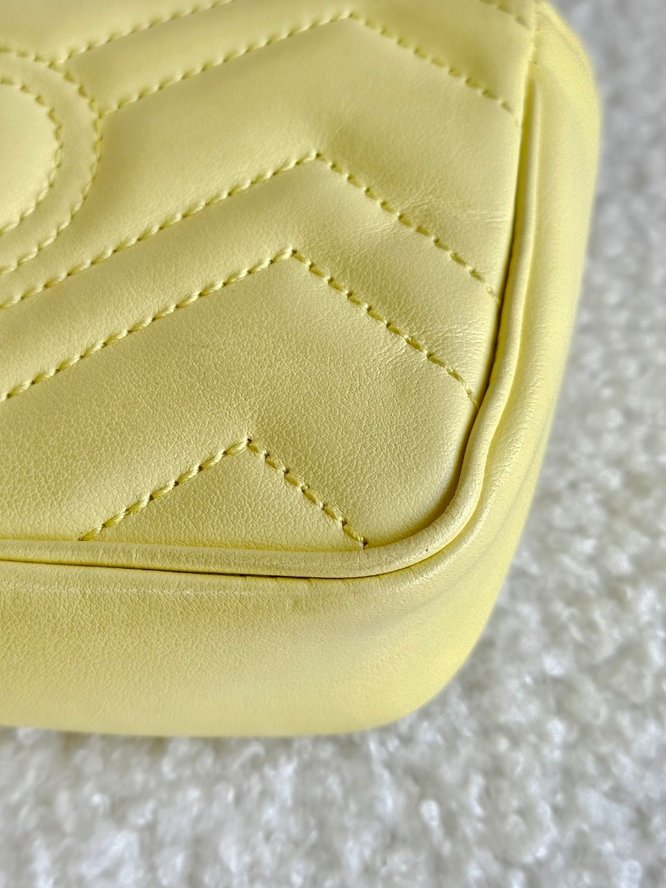 Gucci Marmont Super Mini สีเหลือง