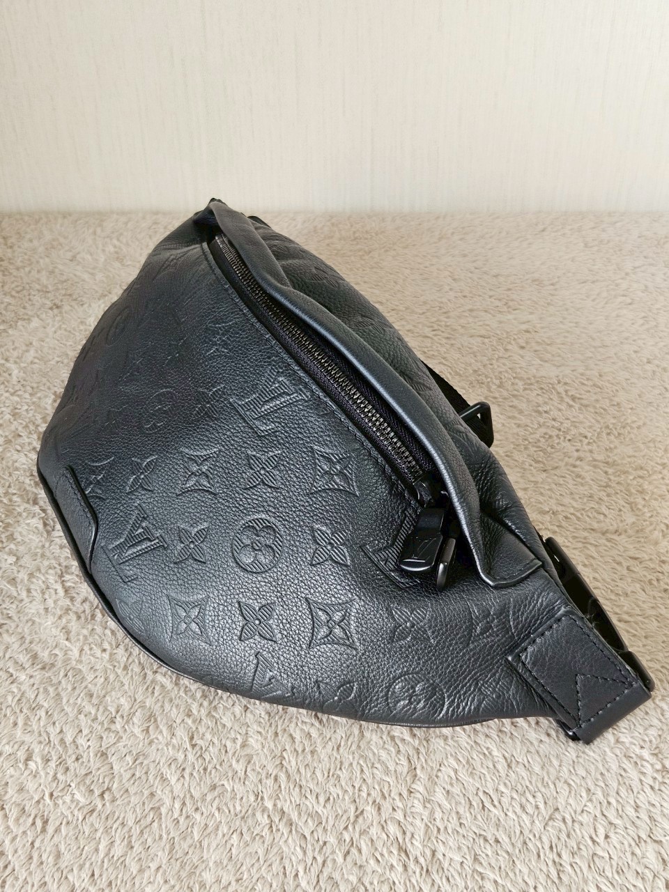 LV Discovery PM EMP Black Microchip