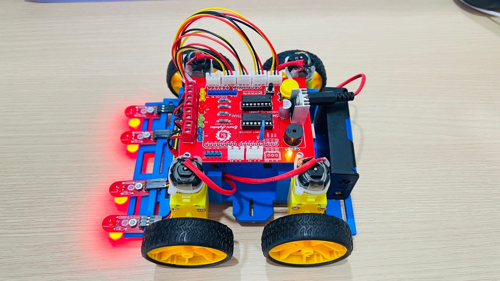 หุ่นยนต์เดินตามเส้นแบบ4 ล้อ พร้อมคู่มือการเขียนโปรแกรม