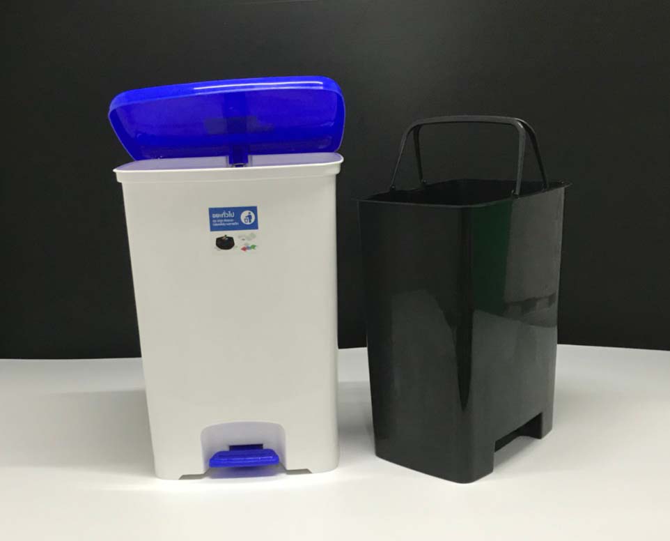 ถังขยะเท้าเหยียบ ทรงเหลี่ยม 42 ลิตร