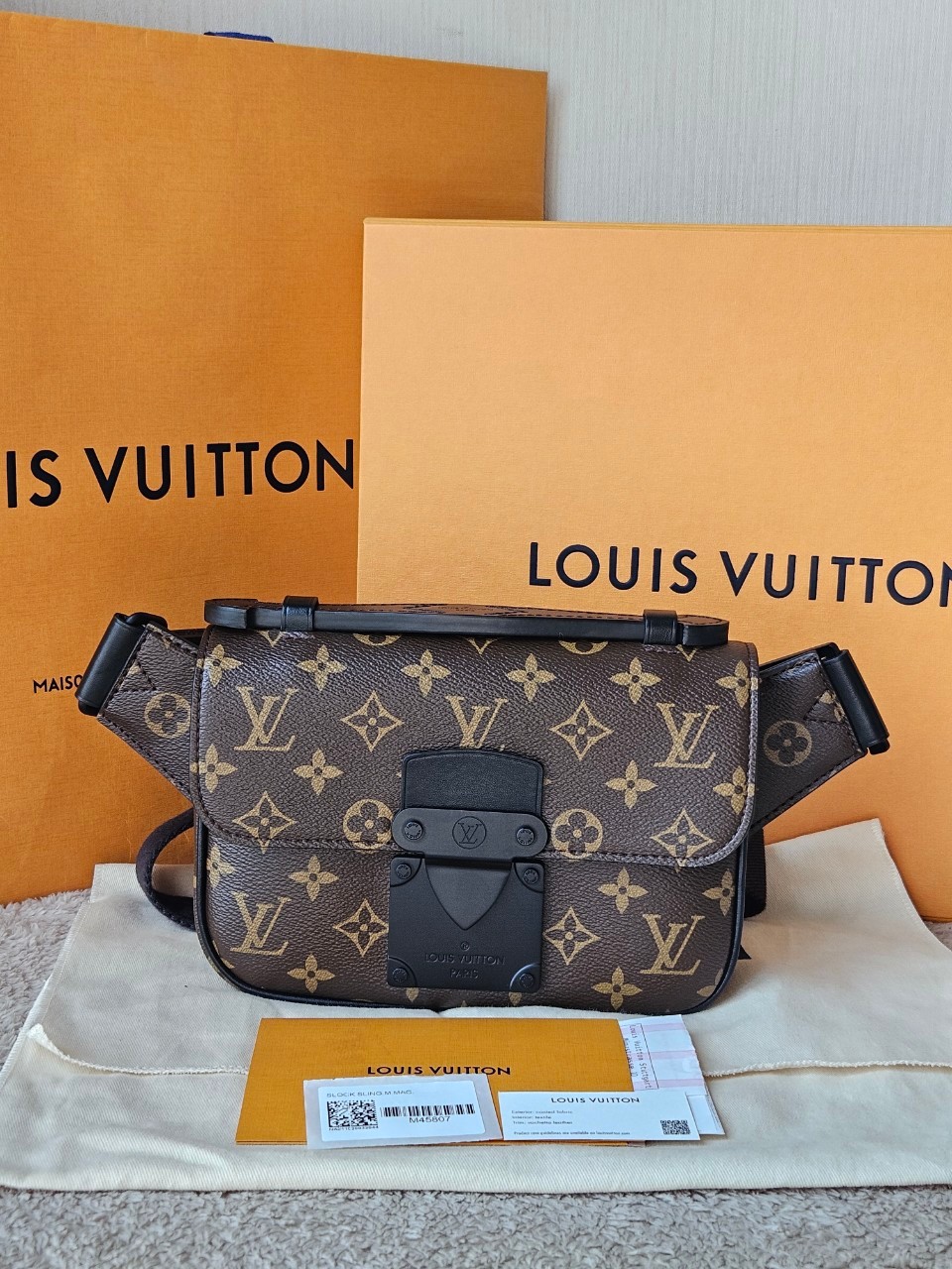 LV S-Lock Slingbag Microchip