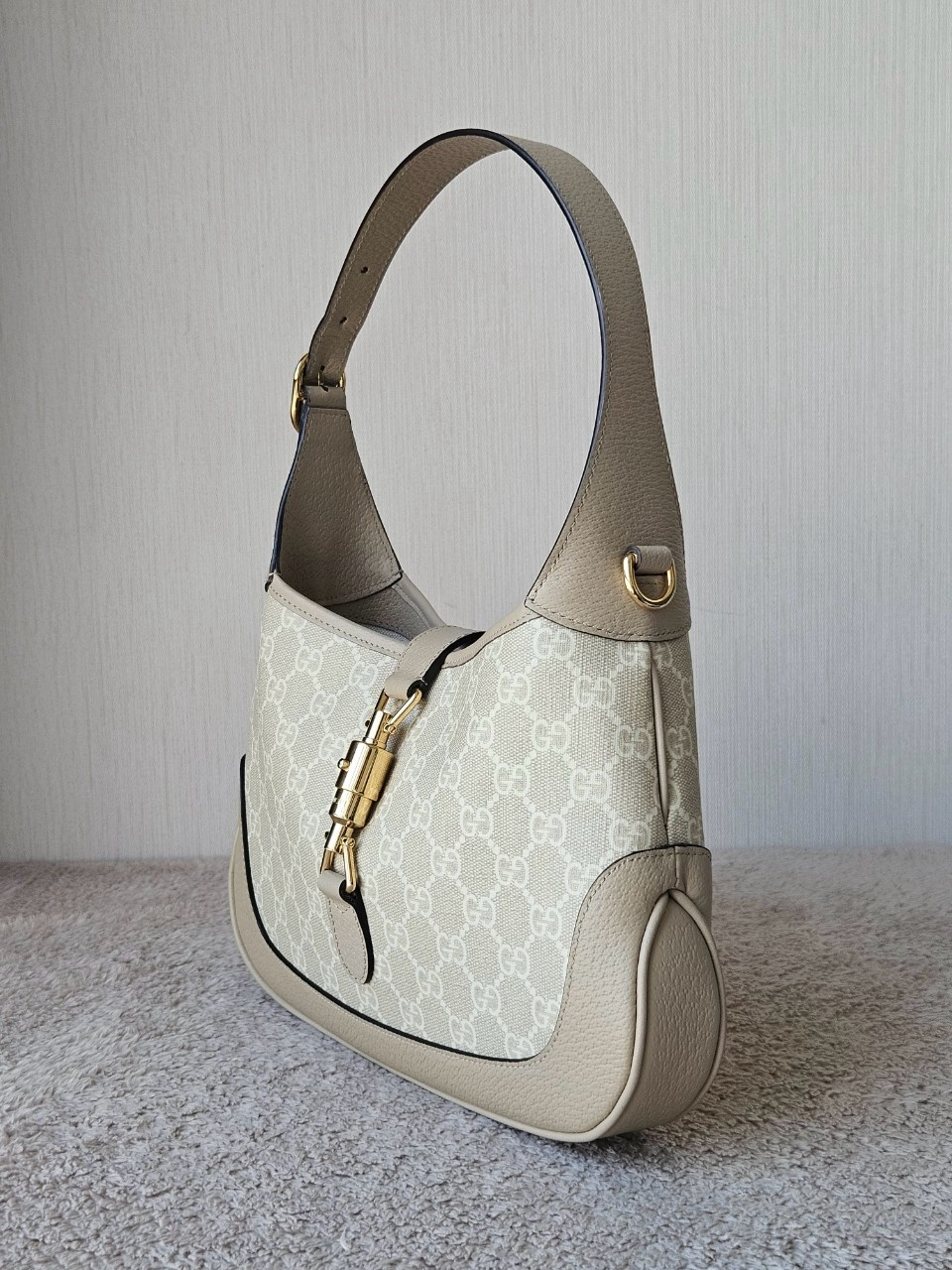 Gucci Jackie 1961 Small beige