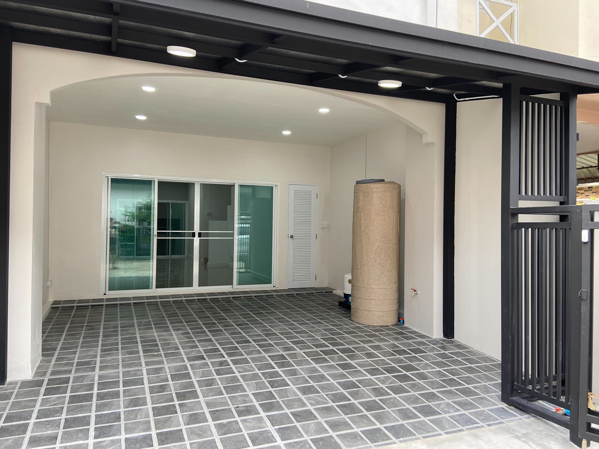 ขาย ทาวน์เฮ้าส์ 2 ชั้น หมู่บ้านร่มโพธิ์ เนื้อที่ 20 ตร.ว. อ.บางบัวทอง จ.นนทบุรี