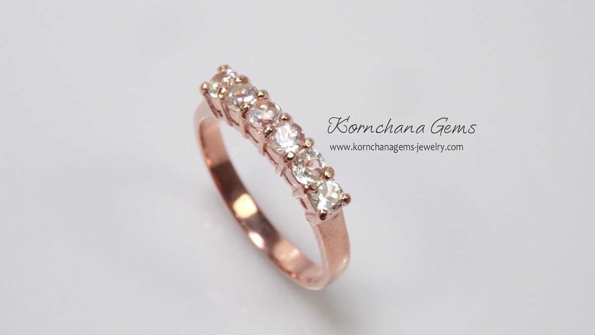 รับทำแหวนแถวตามแบบเป็นพลอยสีขาวตัวเรือนพิงค์โกลด์ เลือกพลอยเป็นไวท์โทพาส,เพทาย zircon หรือเพชรแท้ได้ตามความต้องการ สั่งผลิตตัวเรือนทอง