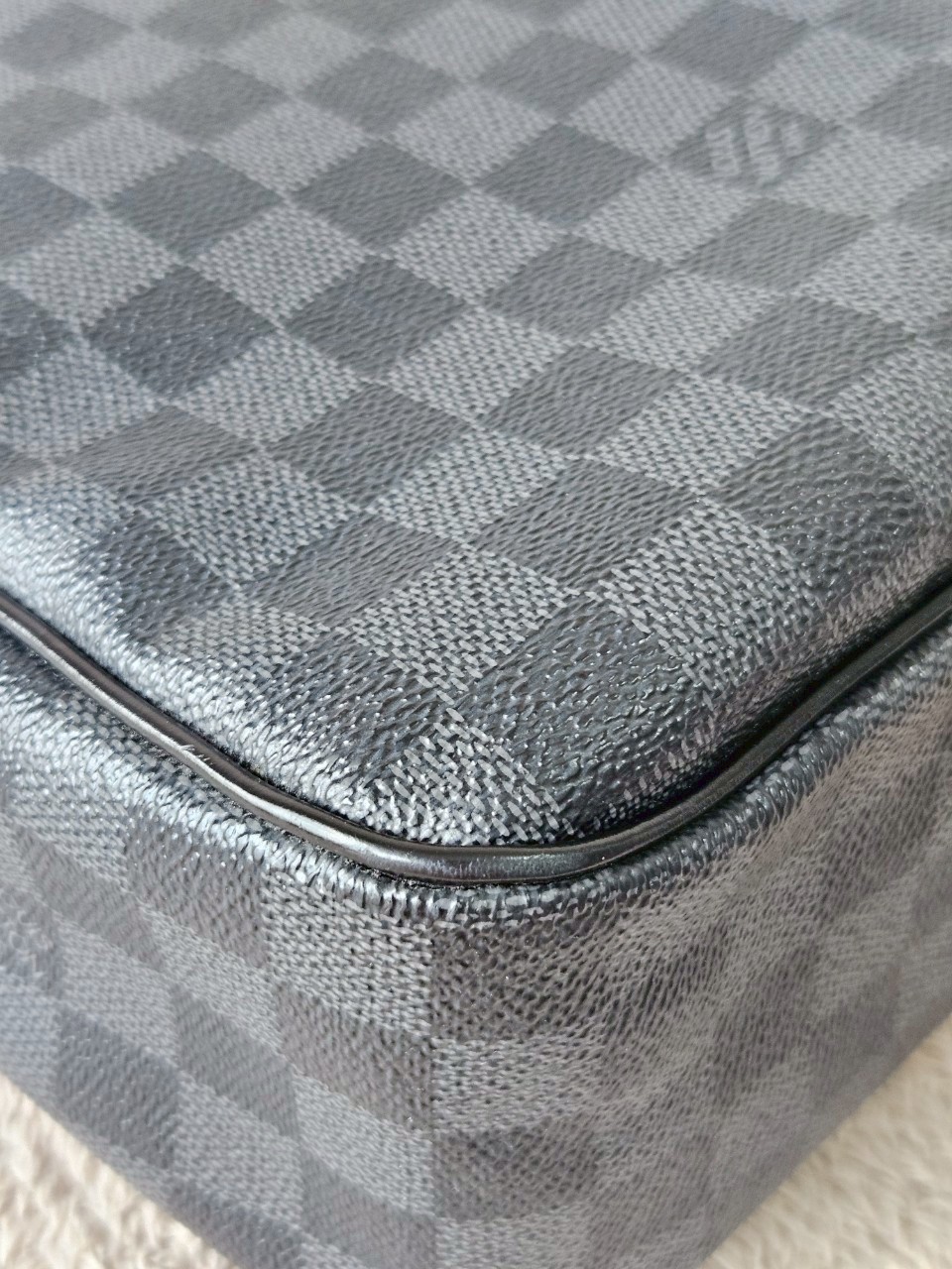 LV District GM Damier Graphite