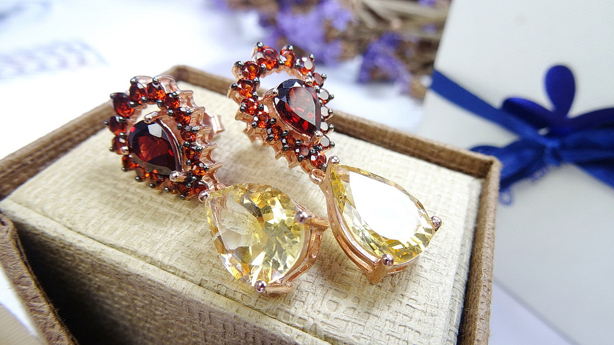 ต่างหูการ์เนทหรือโกเมนสีแดงน้ำตาลเข้มสวยจับคู่พลอยซิทรินทรงลูกแพรสีเหลืองสด ไฟดี ต่างหูห้อยยาว สวยสง่า เลอค่าสไตล์เจ้าหญิง ตัวเรือนเงินแท้