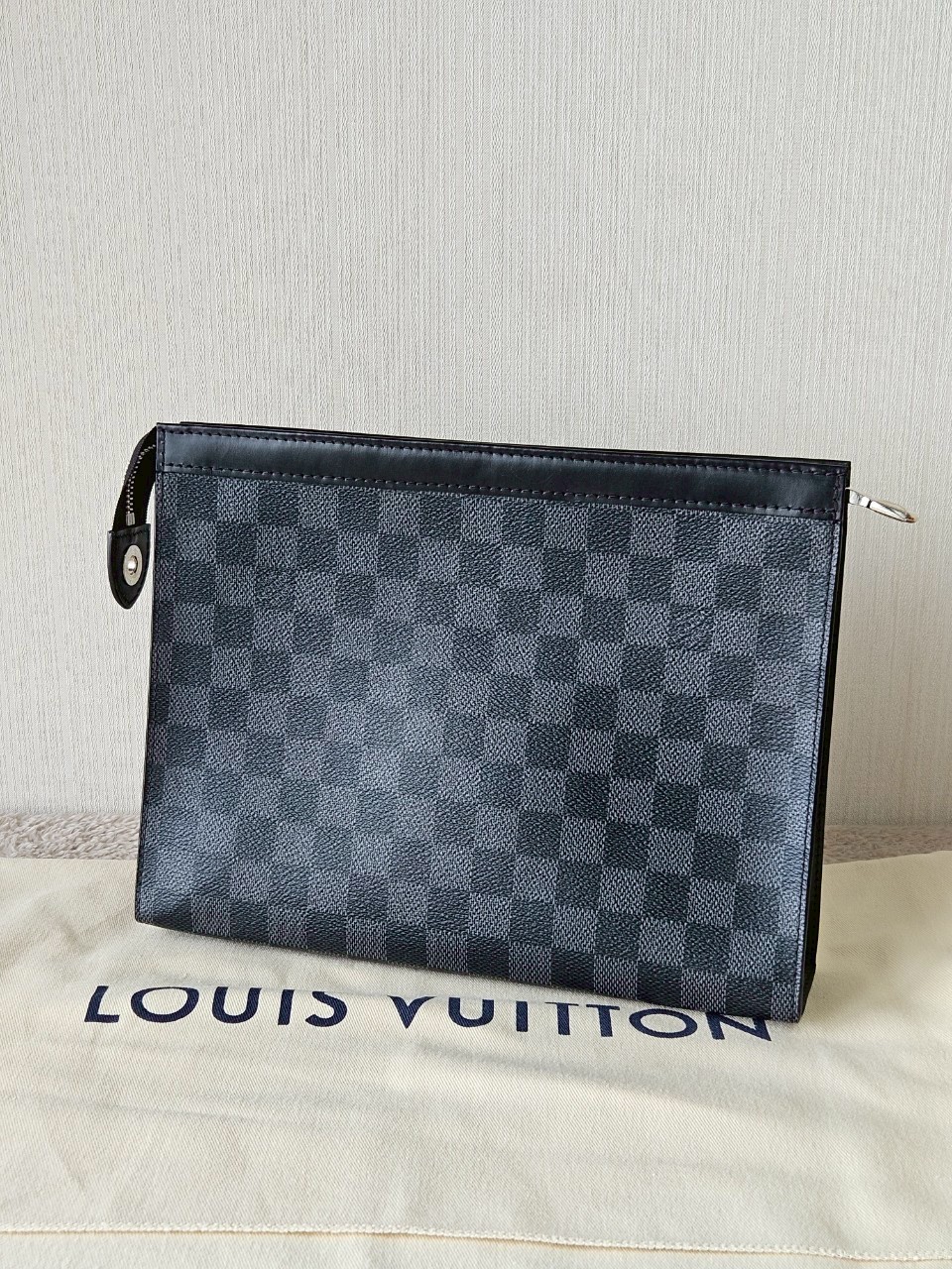 LV Pochette Voyage Graphite MM