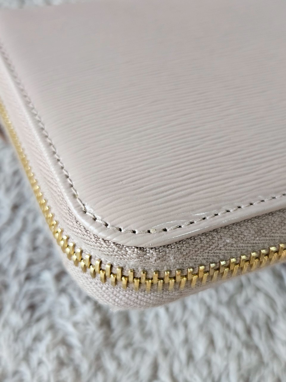 Prada 1ML506 Zippy สีนู๊ด