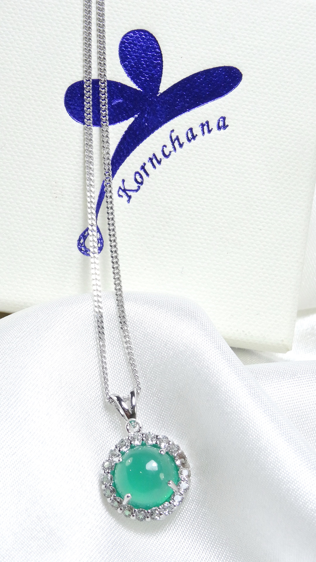 จี้พลอยแท้ พลอยโมราหลังเบี้ย chalcydony ล้อมพลอยขาวไวท์โทพาส พร้อมสร้อยเงินแท้ พลอยสีเขียวอัญมณีคนเกิดวันพุธ