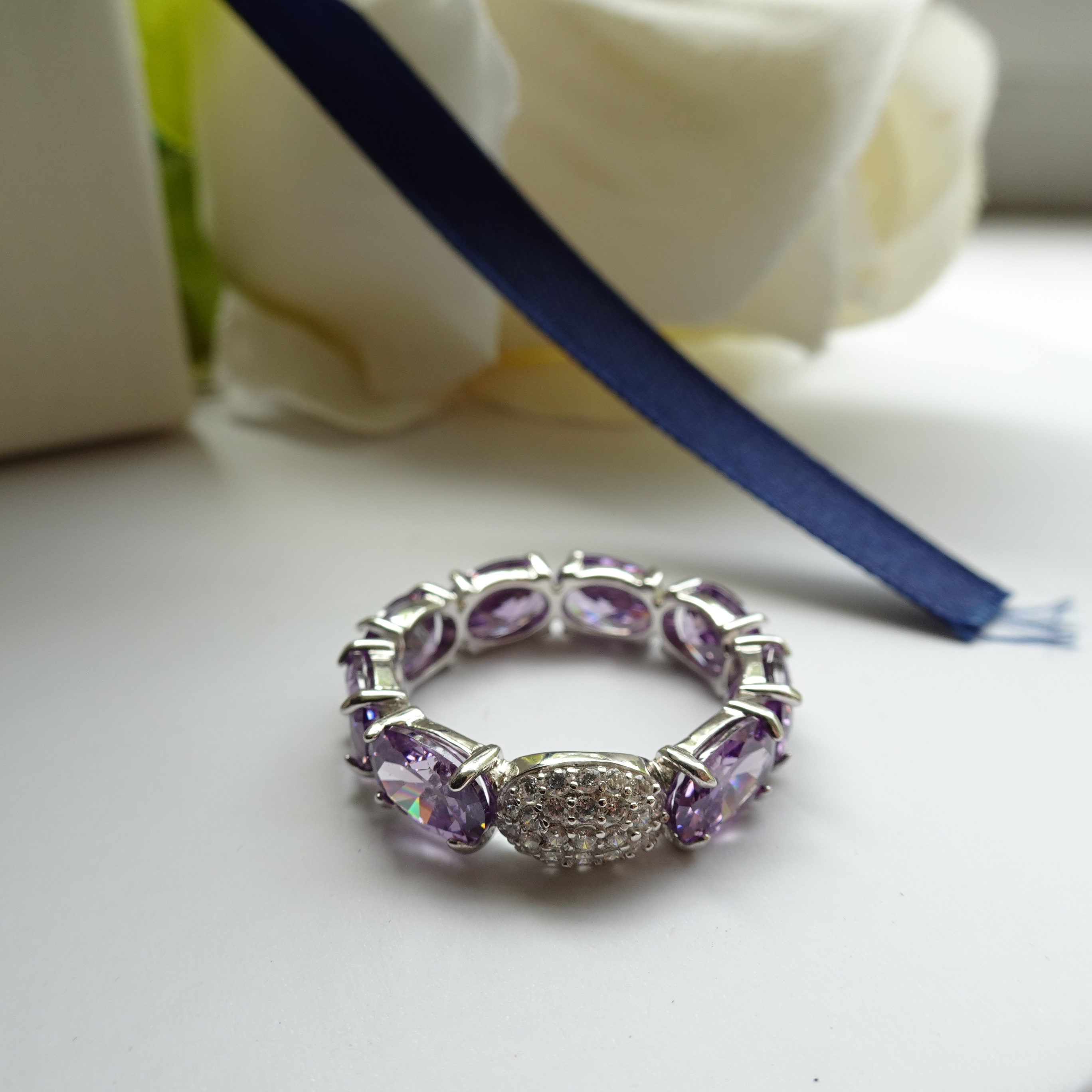 แหวนเพชรCZ สีม่วงสวย ฝังเพชร cz รอบวงเก๋มาก ตัวเรือนเงินแท้ silver925 ชิ้นงานปราณีต รับประกันคุณภาพสินค้า