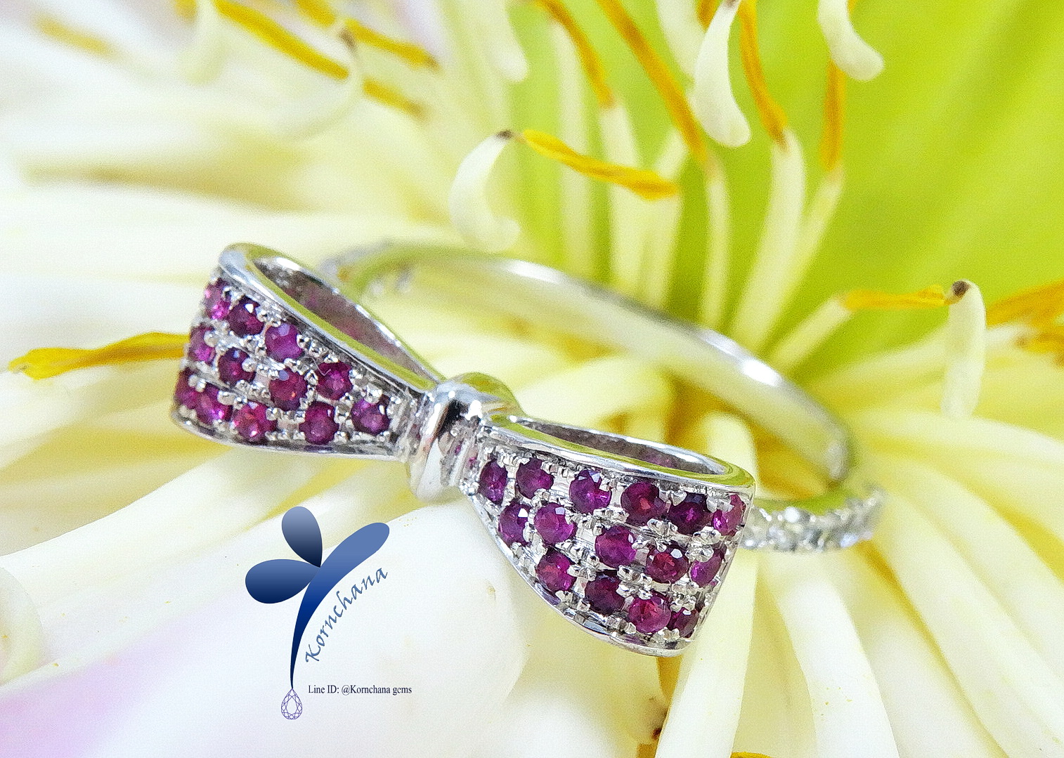 Bow ruby ring แหวนทับทิมรูปโบว์ (แหวนพลอยผู้หญิง) บ่าแหวนฝังพลอยขาว น่ารักมาก ชุบทองคำขาว ตัวเรือนเงินแท้