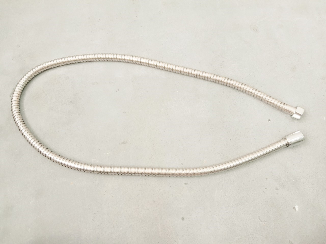 สายฝักบัวอาบน้ำโครเมี่ยม