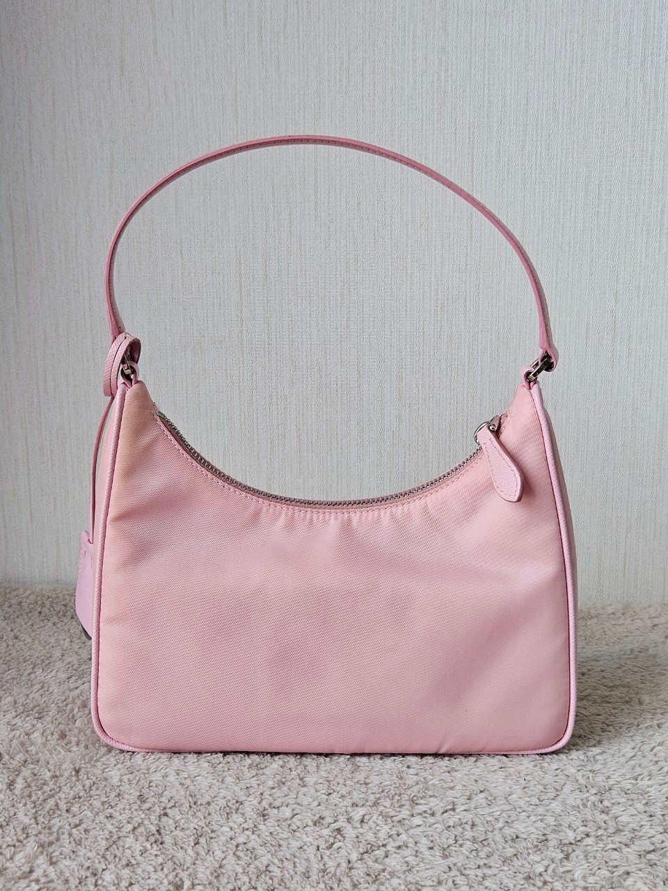 Prada Re-Edition 2005 Re-Nylon หูหนัง สีชมพู