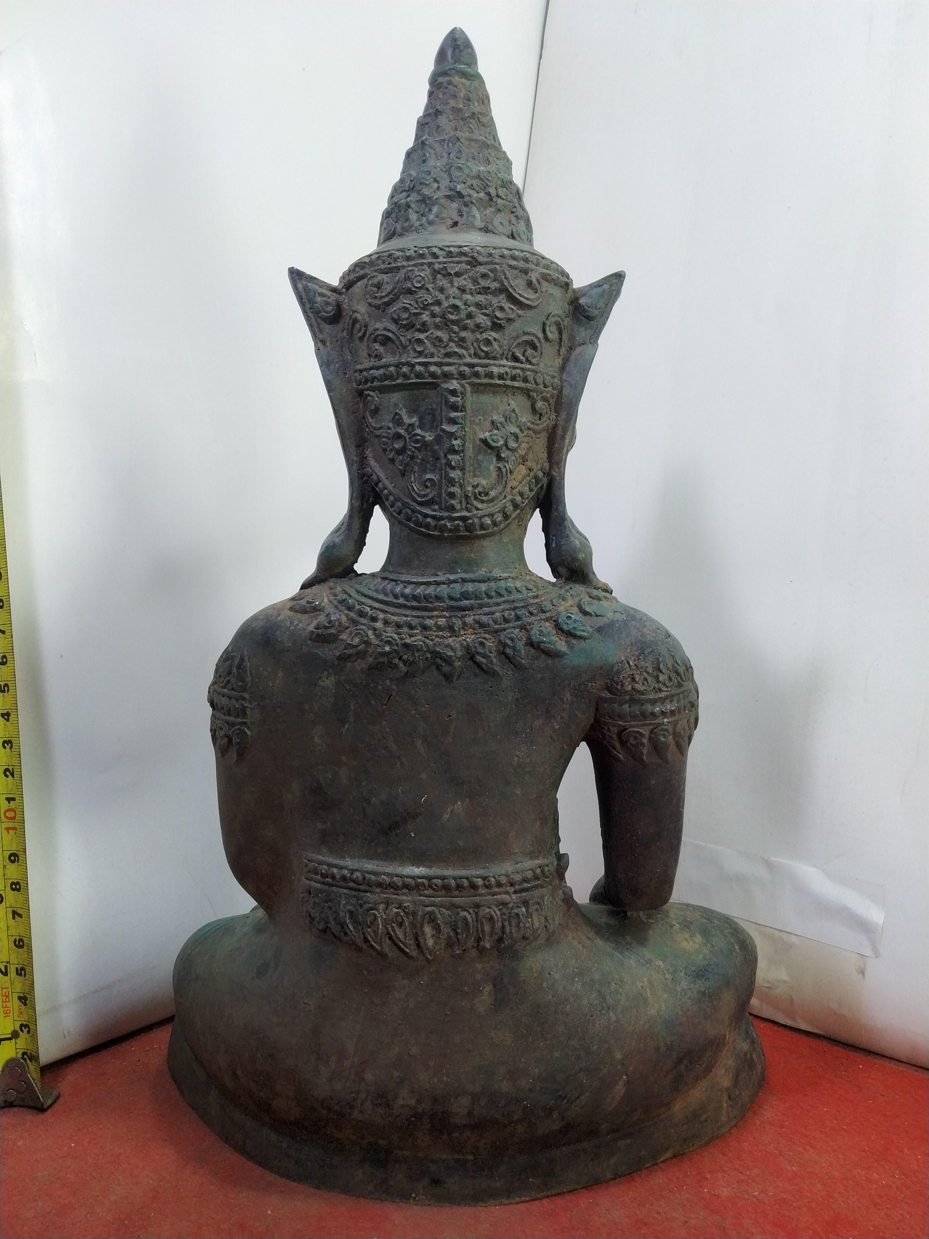 พระเชียงรุ้ง ทรงเครื่อง ปางชนะมาร เนื้อสำริดสภาพเก่า