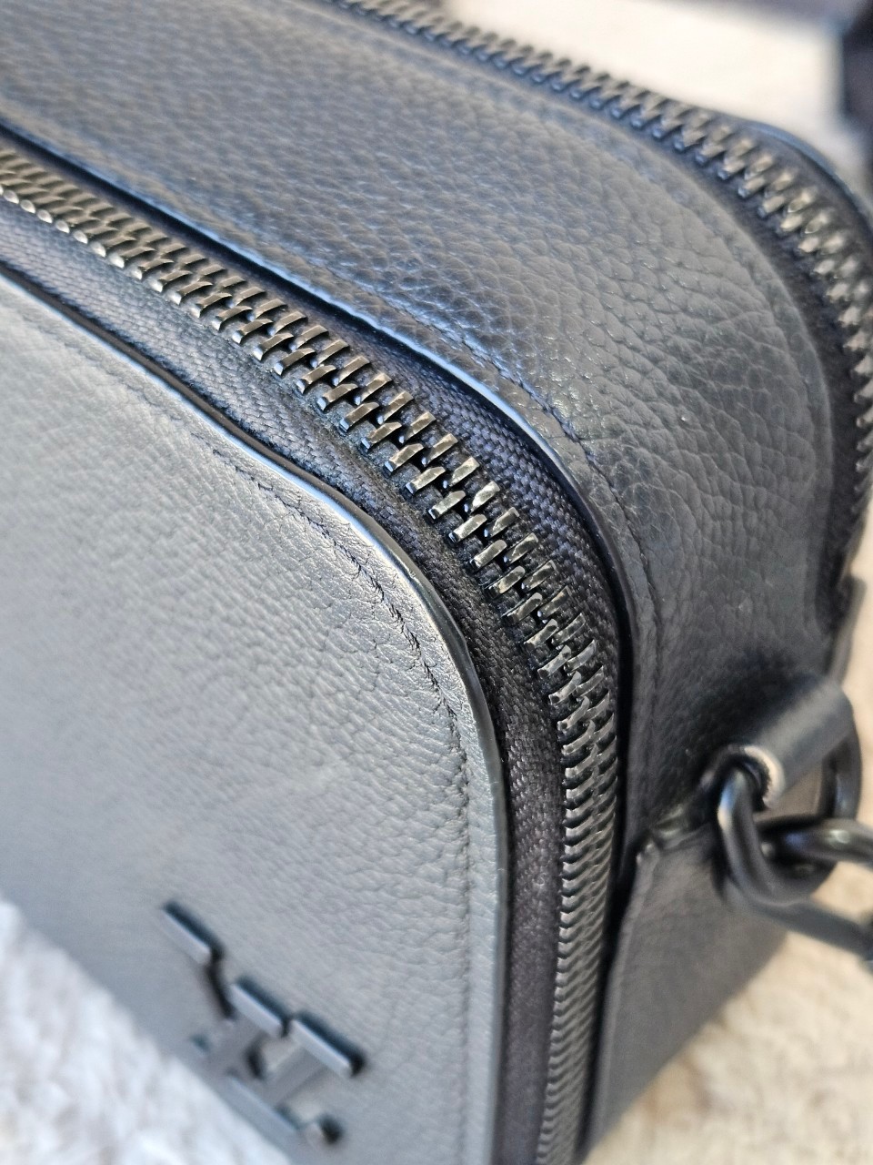 LV M59161 Alpha Wearable Wallet