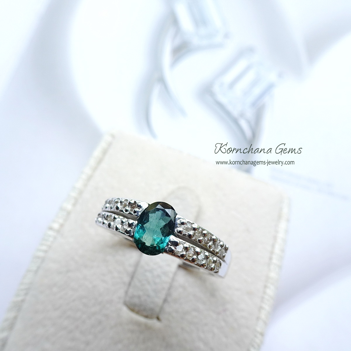 แหวนพลอยกรีนทัวร์มาลีน พลอยสีเขียวเฉดน้ำเงิน royal indigo indicolite Tourmaline ให้สีเขียวอมน้ำเงินเข้ม สีสวยมากค่ะ ตัวเรือนเงินแท้ silver925