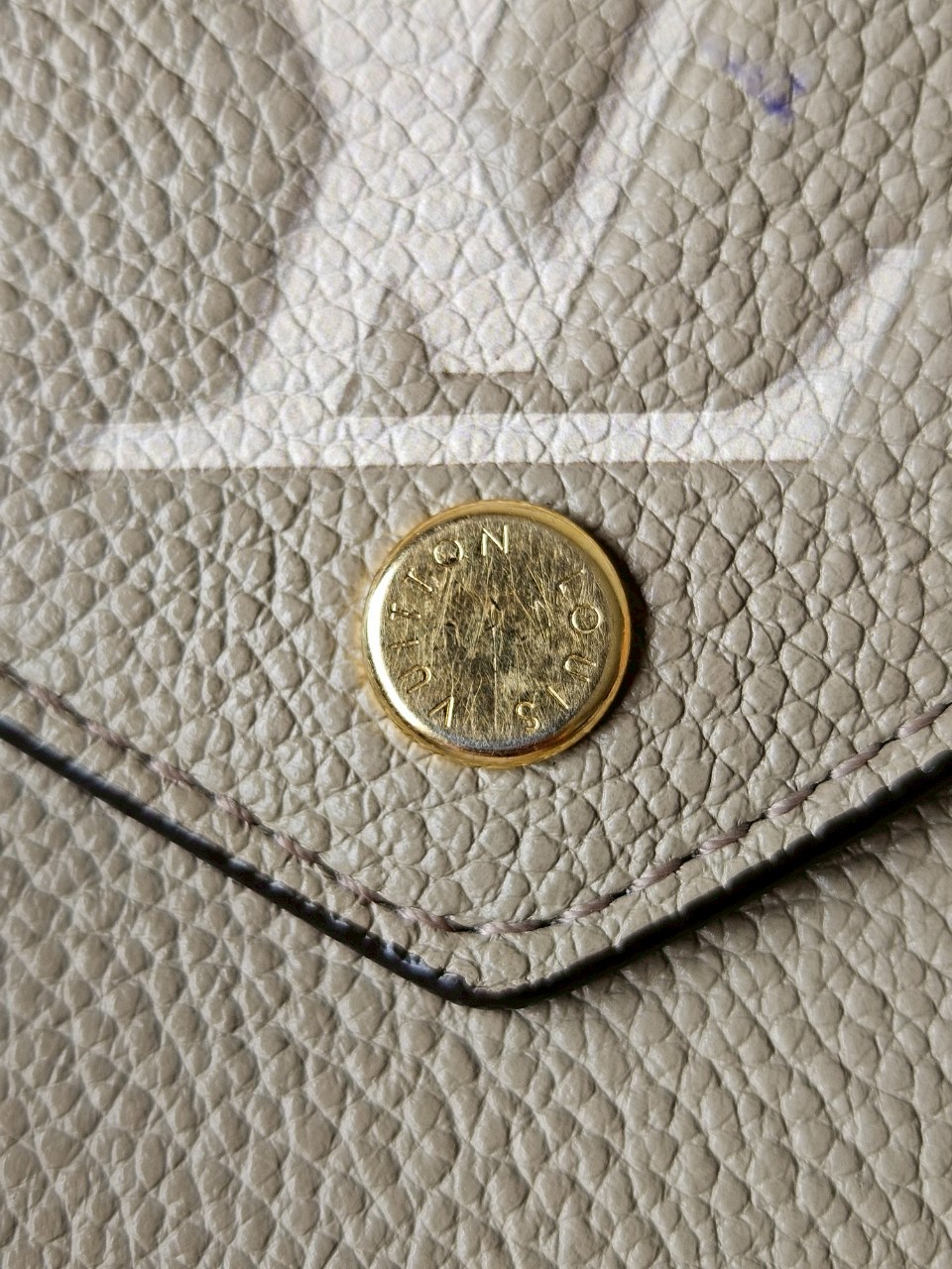 LV M81861 Victorine Mono emp Microchip