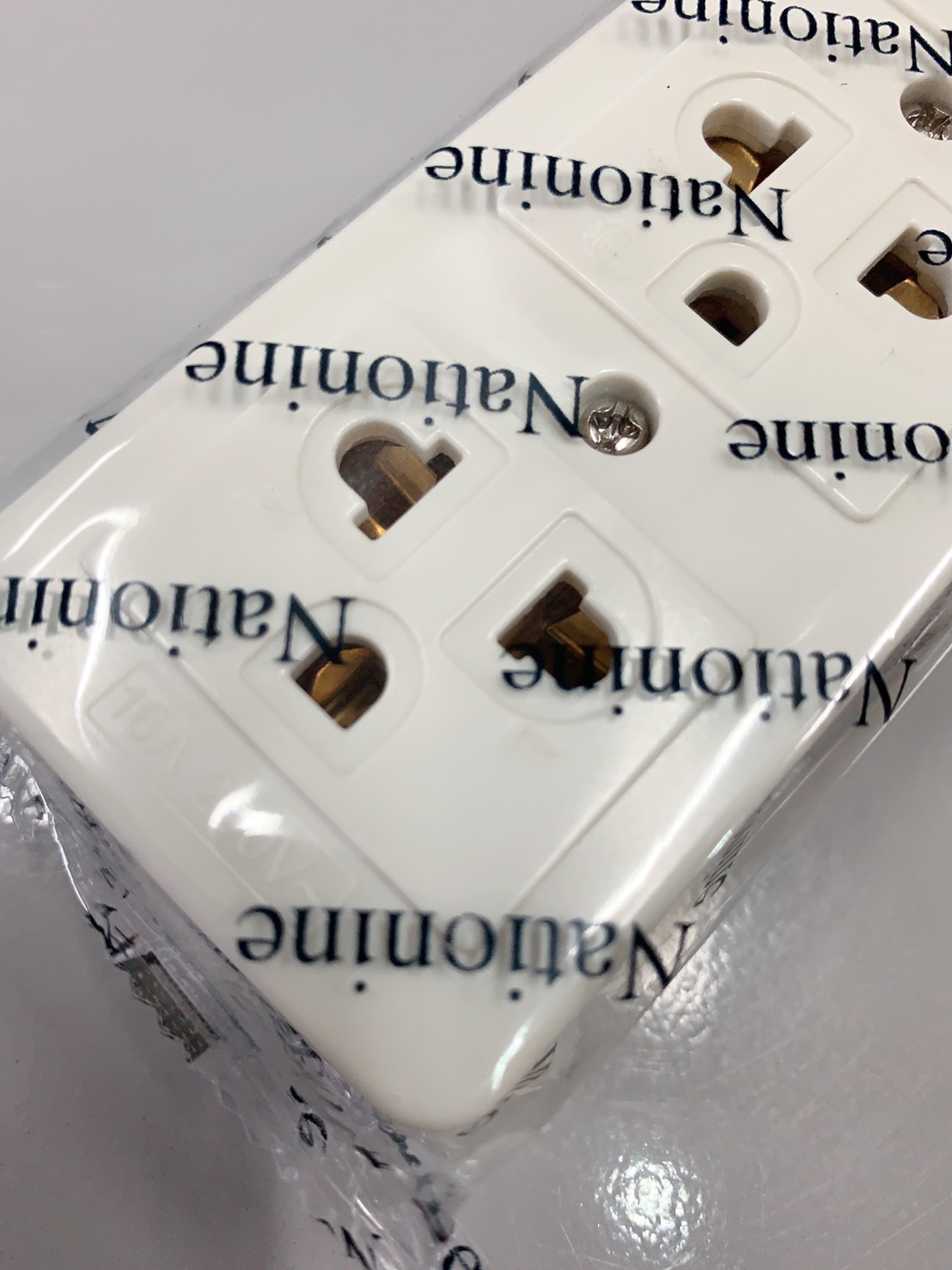 ปลั๊กลอย 3 ที่ มีกราวน์ เนชั่นไนท์