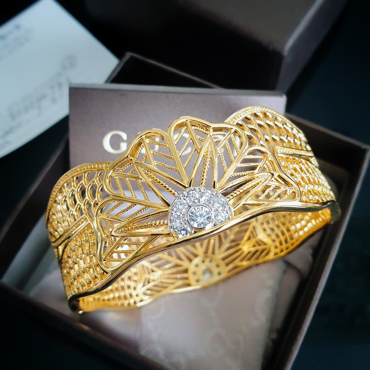 ข้อมือ Hiend ข้อมือเพชร ข้อมือไปงาน