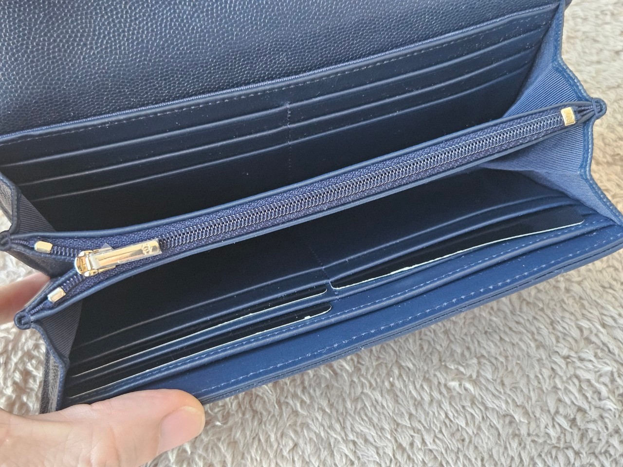 Chanel Sarah Navy wallet holo31