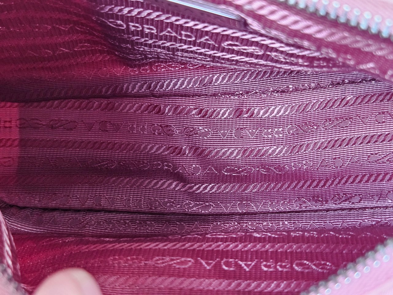 Prada Re-Edition 2005 Re-Nylon หูหนัง สีชมพู