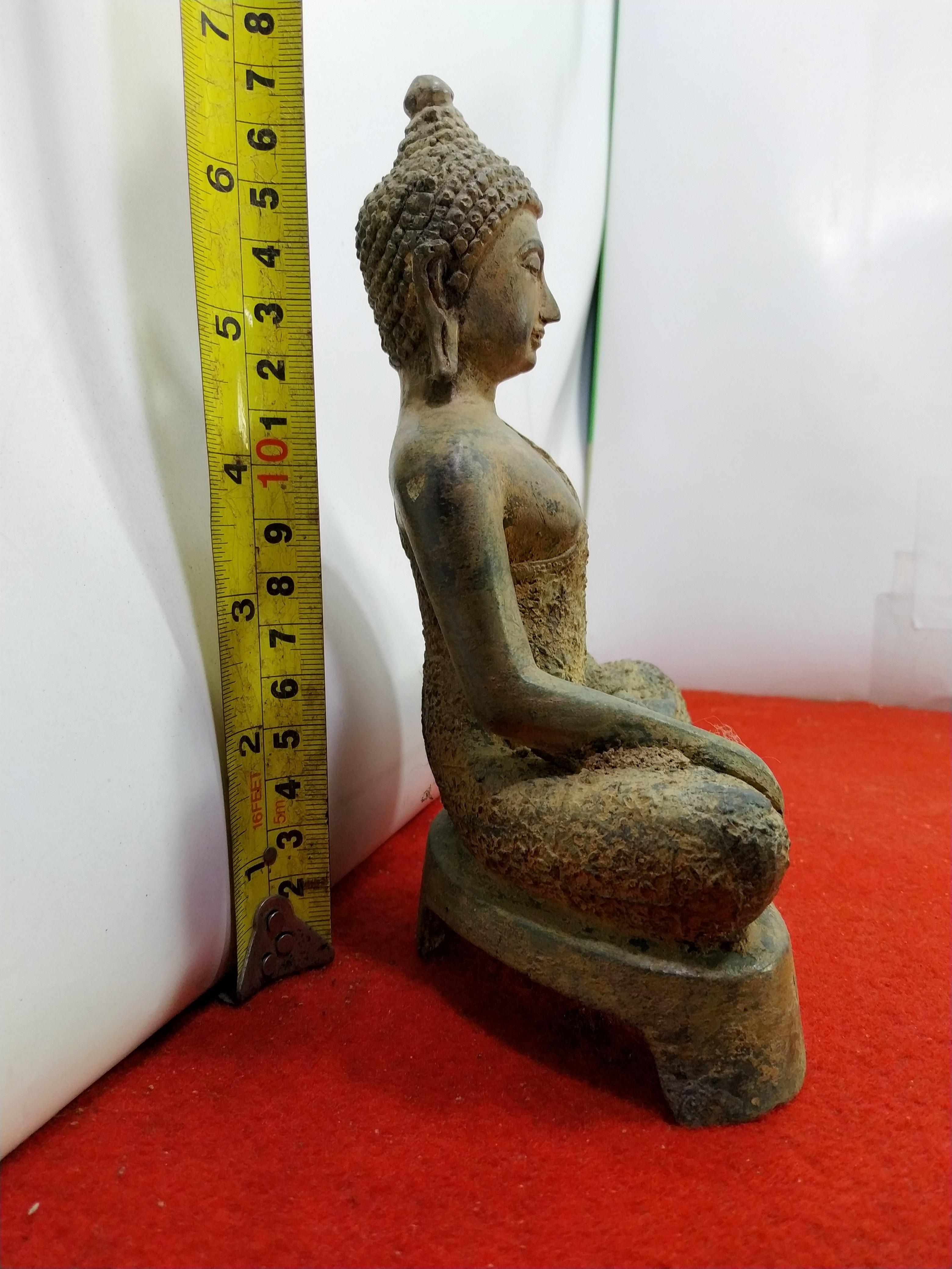 พระเชียงแสน ห่มจีวรลายดอกพิกุล หน้าตัก 5 นิ้ว สภาพเก่า