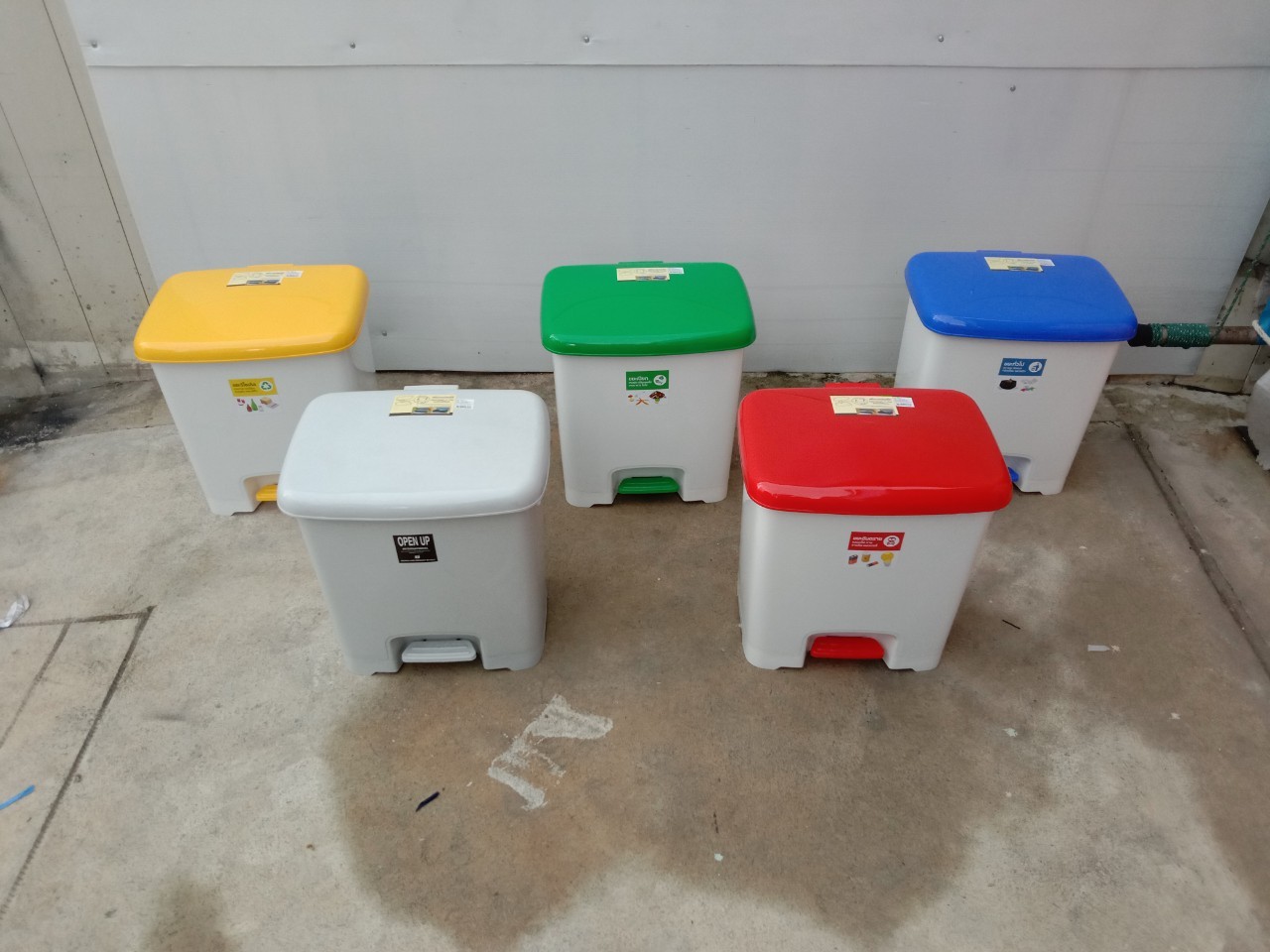 ถังขยะทรงเหลี่ยม เท้าเหยียบ 30 ลิตร