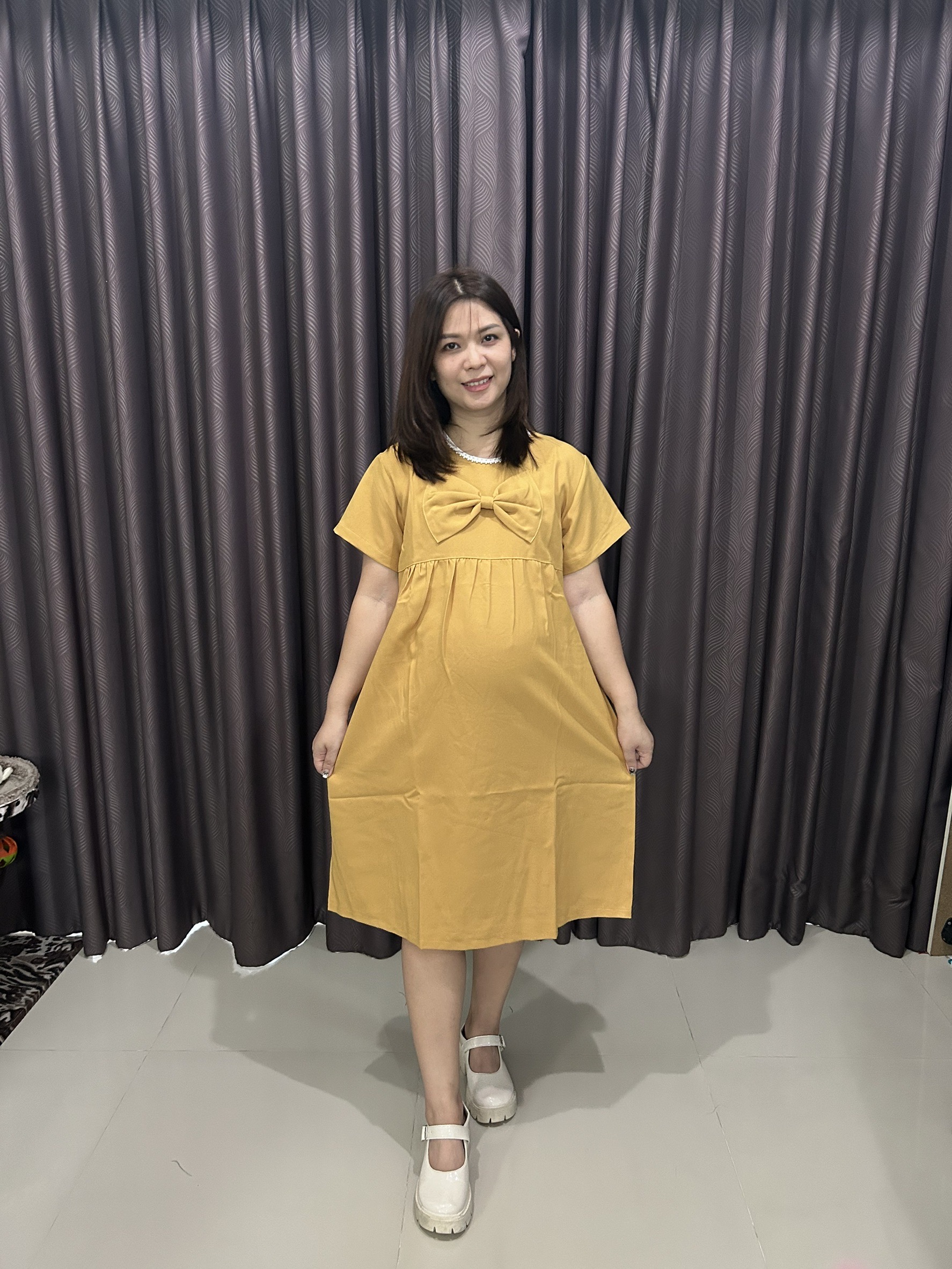 เดรสคลุมท้องสีฟ้า คอกลมขอบลูกไม้ขาว แต่งโบว์ใหญ่ที่อก มีกระเป๋า มีสายผูกหลัง งานสวย งานดี ใส่สบายมากๆค่ะ สำเนา