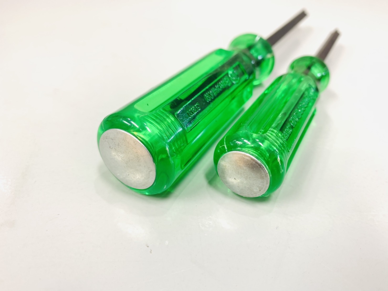 ไขควงทะลุ ตราหัวนก ( + )