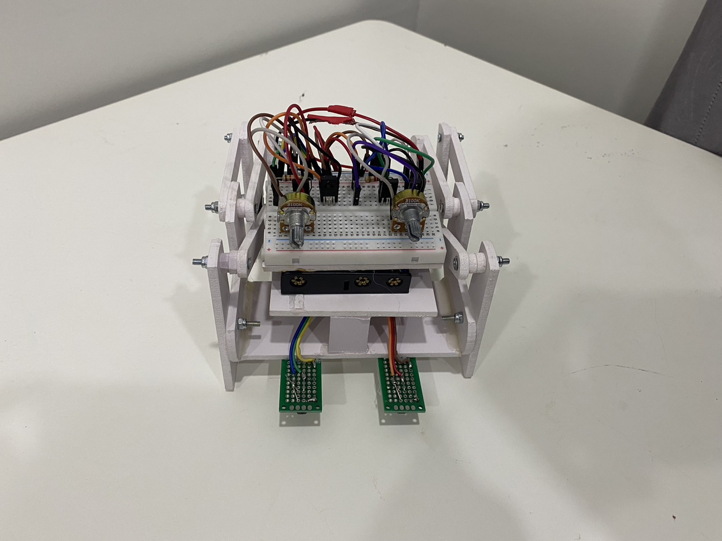 หุ่นยนต์เดินตามเส้น 6ขา รุ่น AR-2ื (ขึ้นเนินได้) 2024