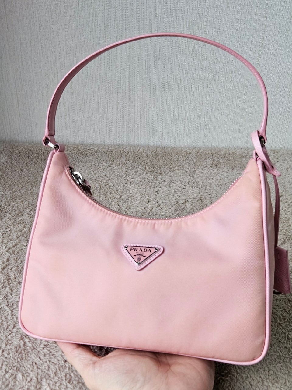 Prada Re-Edition 2005 Re-Nylon หูหนัง สีชมพู